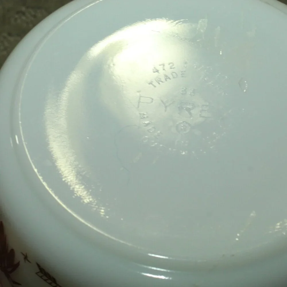 Vintage PYREX Early American #472 1.5 Pint Casserole Dish with lid